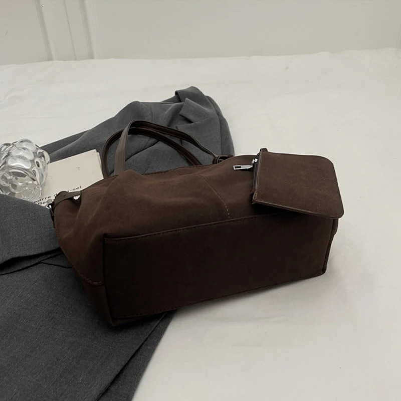 Suede Shoulder Bags for Women Large Capacity Lightweight Underarm Bag Casual Shopper Handbag Solid Color Travel Bucket Bag 251106