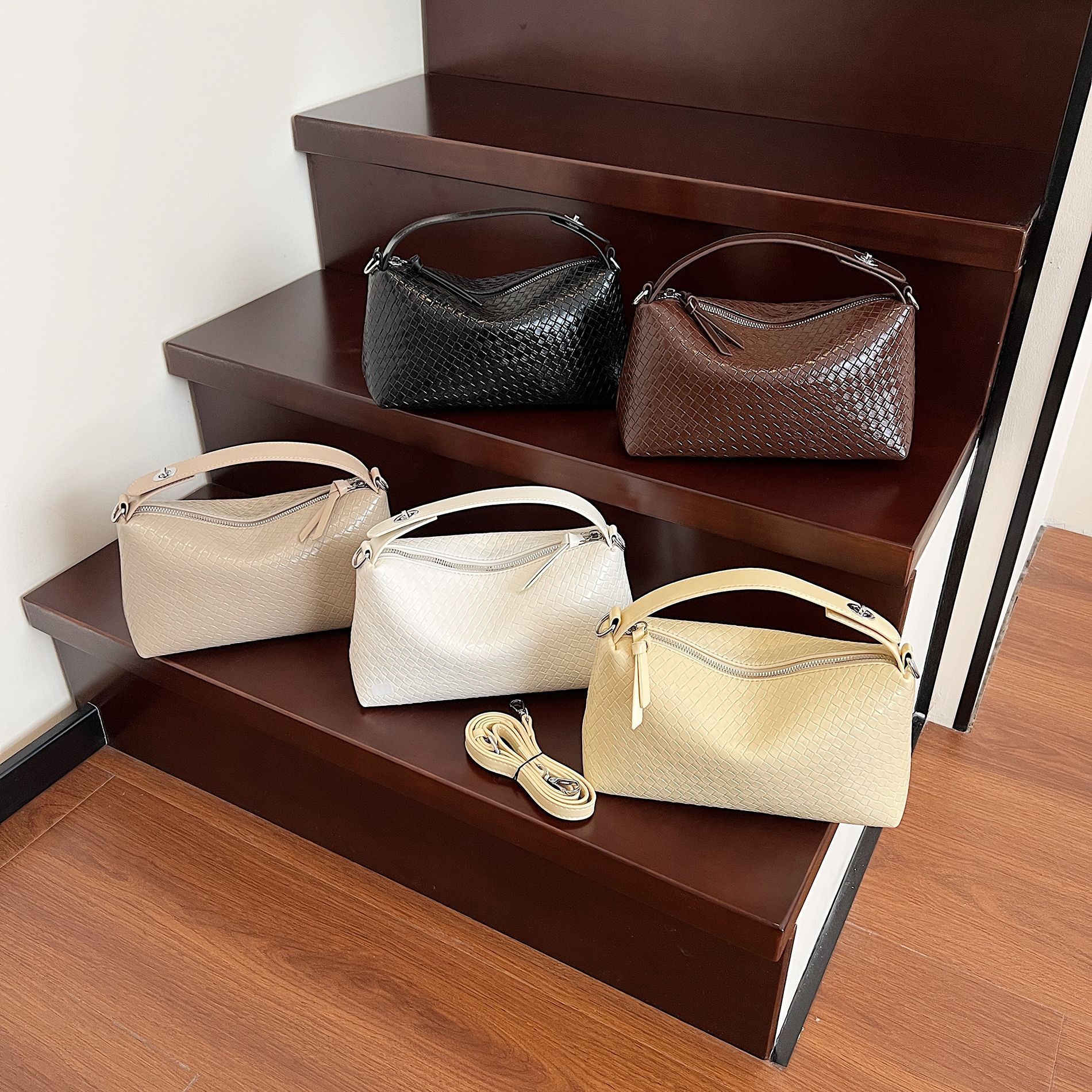 Luxury Brand Designer Bag French Niche Woven Handbag Casual Retro Underarm Bag Versatile Women's Bag Casual Stylish Crossbody Pillow Bag