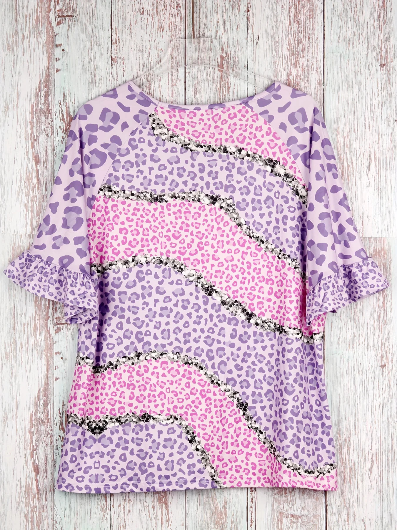 Plus size womens T-shirt casual fashion printed V-neck short sleeved T-shirt plus size womens clothing 250410