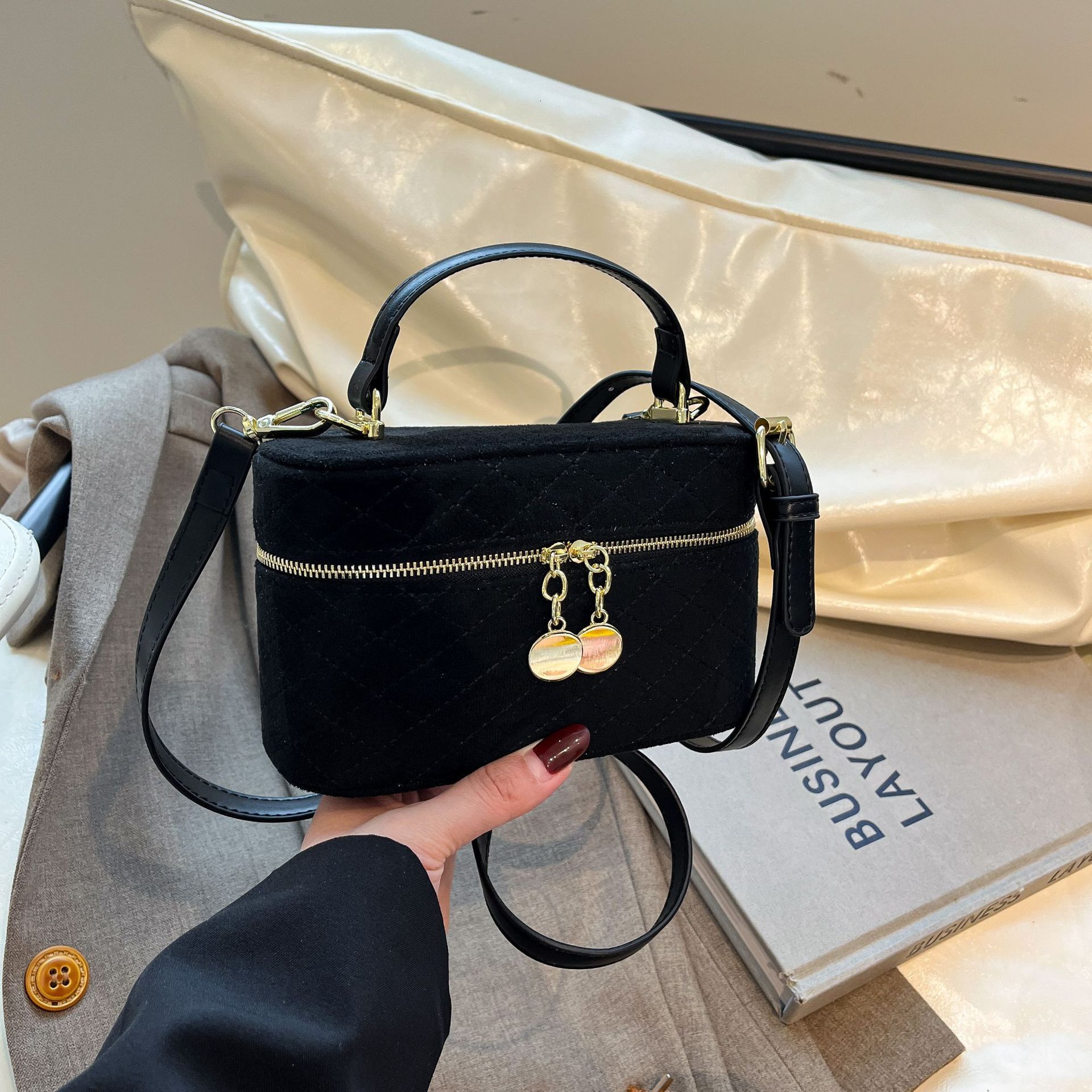 Luxury Brand Designer Bag High-End Matte Small Square Bag With Quilted Stitching, Vintage Women's Trendy Chain Fashion Crossbody Bag, Versatile H