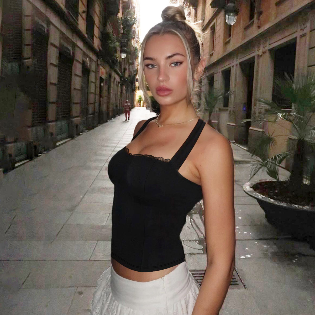 Designer Women's Vest 2025 Summer New Product Fashionable And Sexy Backless Lace Up Camisole Top Women's Navel Lace Collar Small Vest Women&