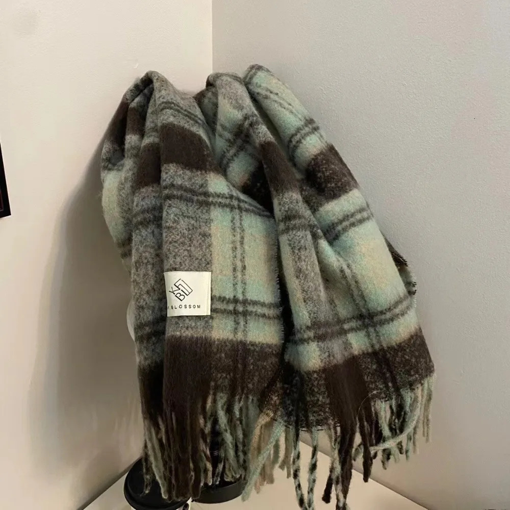 Autumn and Winter Product Retro Atmosphere Coffee Color Plaid Scarf Mens Womens Ramen Mohair Enlarged Thickened 251030