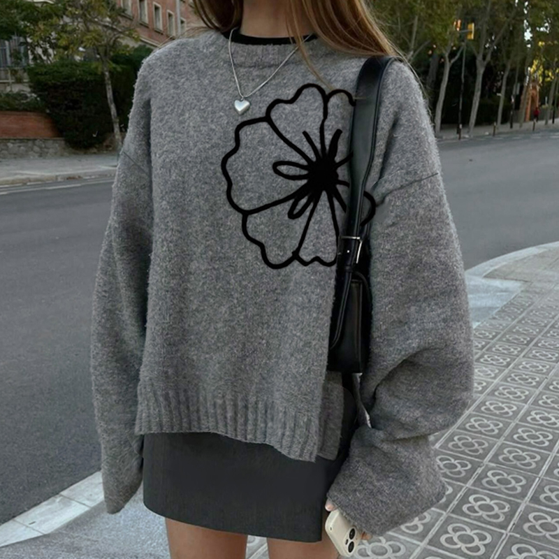 Women's color-block top, round-neck long-sleeved sweater, flower embroidery, slit at the bottom, casual street chic, popular in autumn and winter