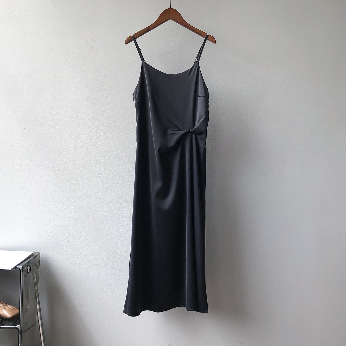 Y4160 High Quality French Retro Suspender Dress Women 2024 Summer Satin Spaghetti Strap Midi Dress