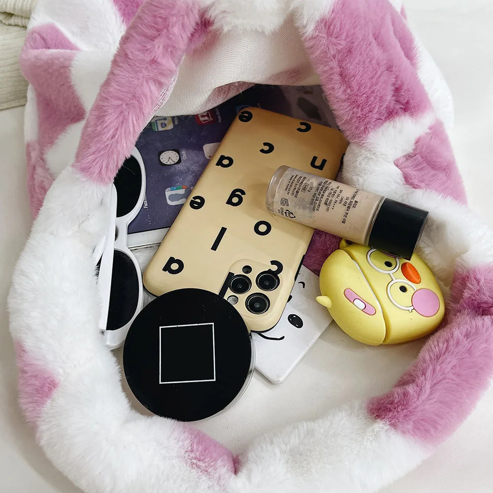 Women Fashion Plush Shoulder Bag Large Capacity Heart Fluffy Commuting Furry Messenger Casual Armpit Daily Sling 251103