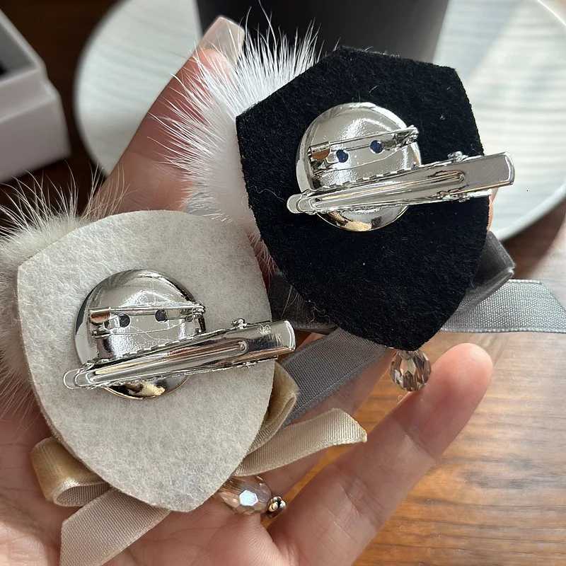 Luxury Korean Rhinestone Pearl Bow Brooches for Women Flower Hairball Badge High-end Fixed Clothing Lapel Pins Jewelry Accessories Y251111