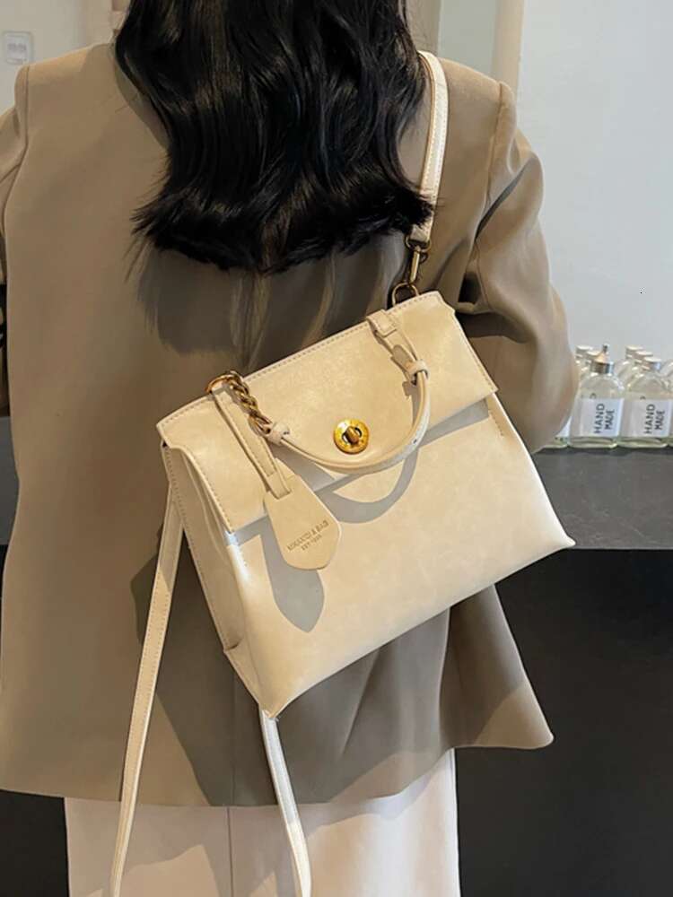 2025 New Autumn/Winter PU Leather Designer Women's Backpack Fashion Multi functional Student Backpack Women's Daily Commuting Handbag2