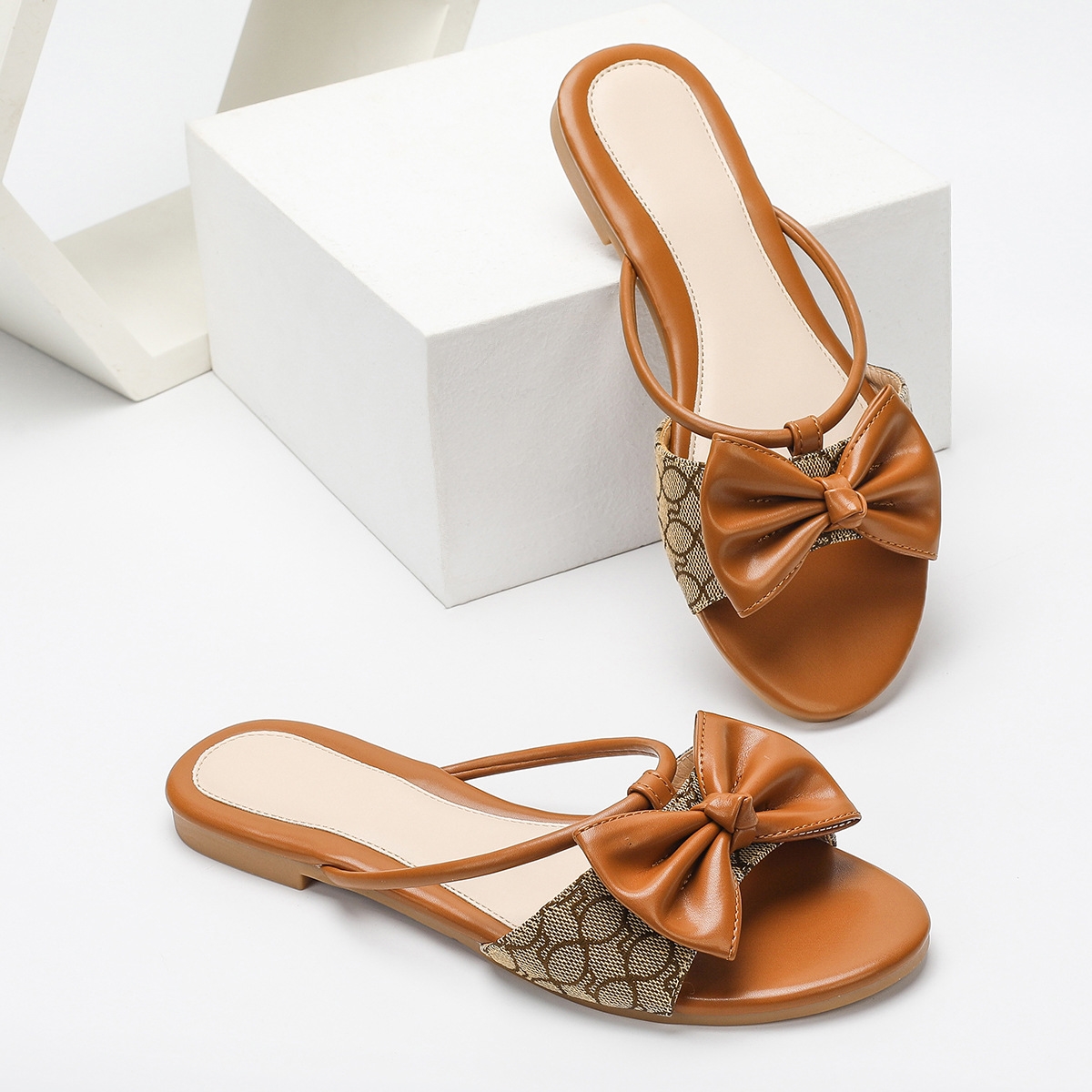 Designer's new Summer Women's Bow Slippers Fine ribbon design round head flat comfortable non-slip women's slippers Brown plus size fre