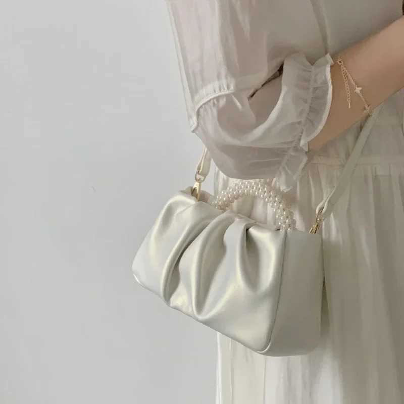 Fashion Pearl Handle Womens Dinner Clutch Wallet Handbag Luxury Design Womens Square Shoulder Bag Womens Little Messenger BagT25041133