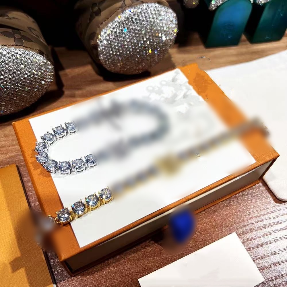 Designers Bracelet for Women luxury diamond bracelet Trendy Elegant Simple Party Jewelry beautyful gold