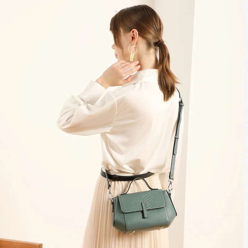 Small Shoulder Genuine Leather Women's Handbag Soft Cowhide Ladies Crossbody Messenger Bag Handheld Shell Purse High Quality