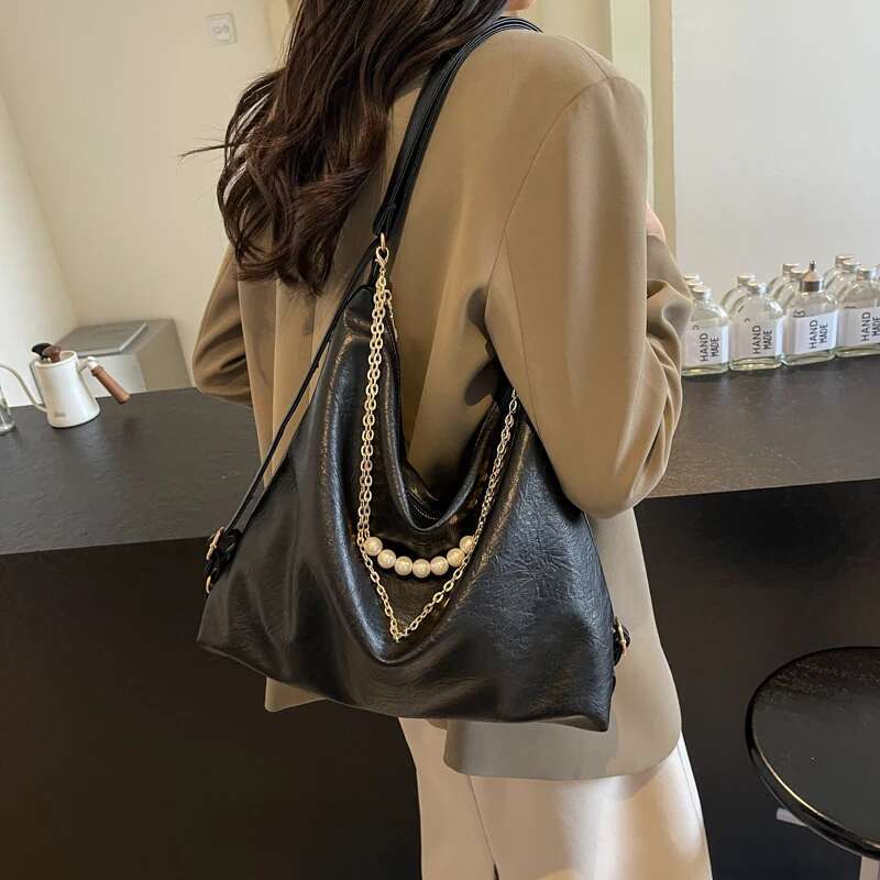 2025 New Large Capacity Soft Surface Handbag Designer Women's New Trend Simple Backpack Suitable for Daily Commuting and Travel