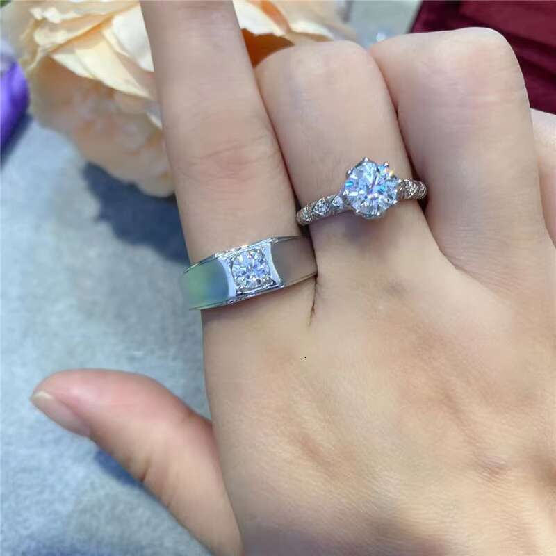 Couple Mosan D Color VVS Moissanite Ring in Platinum Black Diamond Pair for Men and Women with Wholesale Black Card Certificate