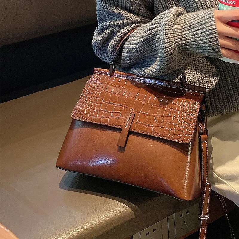Women's Casual Handbag Oil Wax Leather Single Shoulder Bag Cowhide Crocodile Pattern Fashionable Crossbody Satchels Versatile