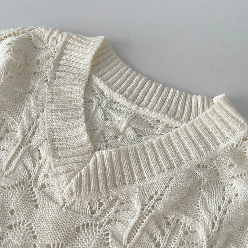 Long sleeved Pointelle knitted top white crocheted sweater womens latte eye crop jumper autumn and winter vintage French chic dress 250407