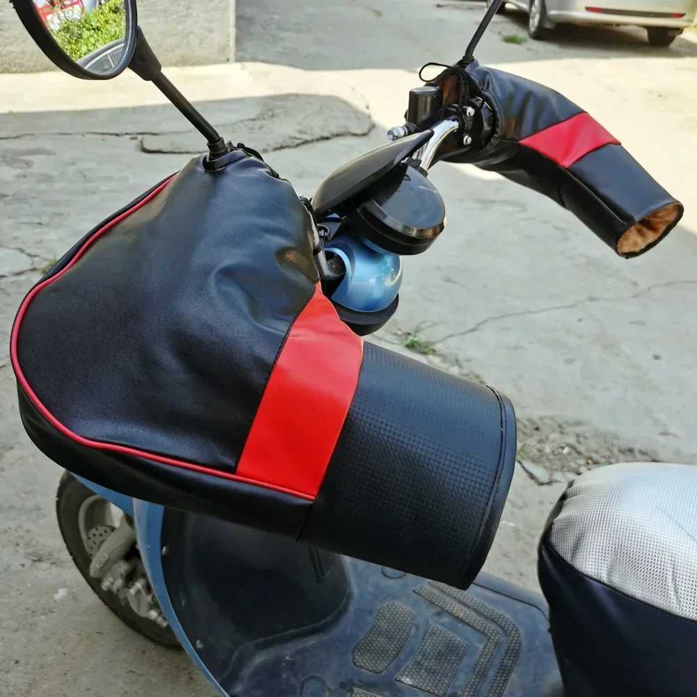 Rainproof Winter Motorcycle Handlebar Muffs Gloves Protective Thick Warm Warmer Universal for Scooter Bike Cold Weather Cover S25118