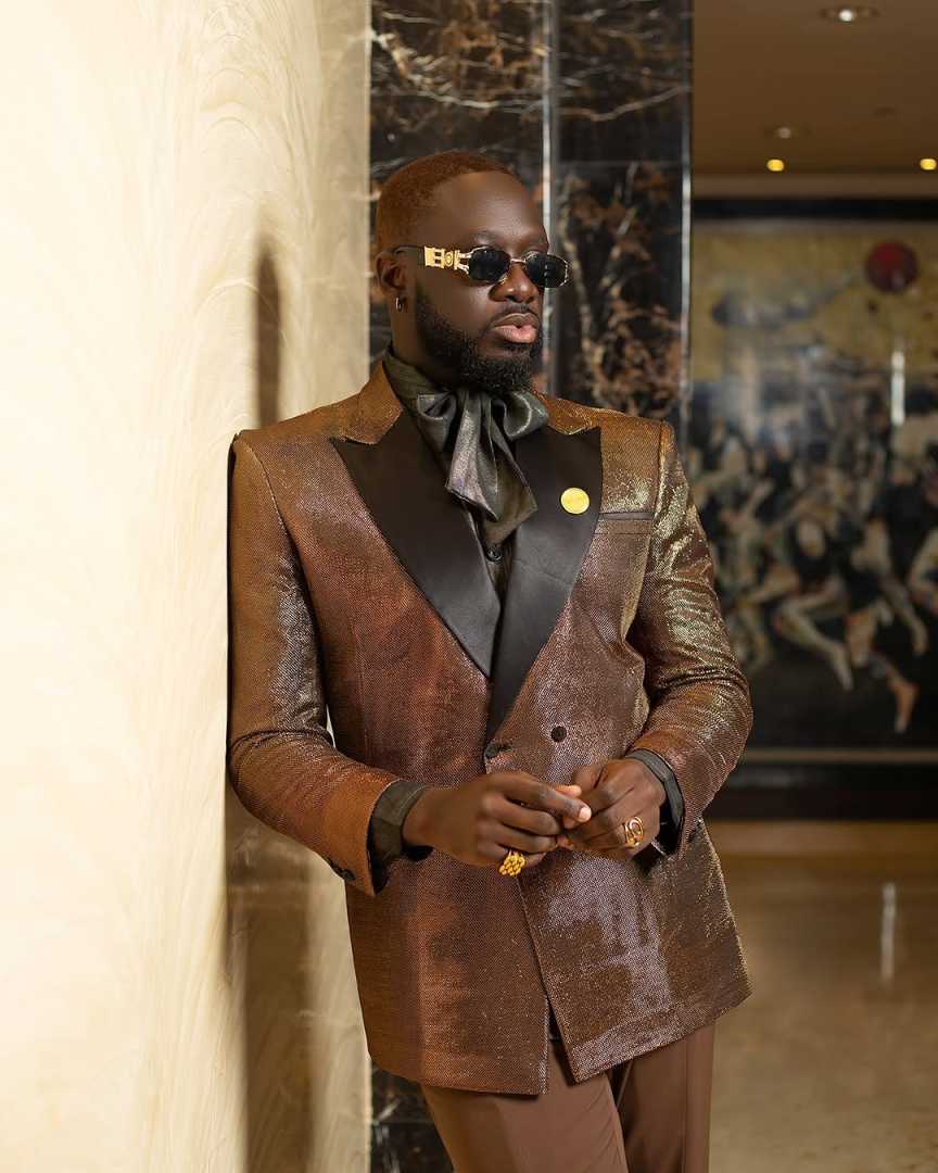 Fashion Show Wedding Men Suit Shine Party Suit 2-PCS Coat Pants Tailor-Made Groom Wear Groomsman Formal Occasions Plus Size Customized M251606