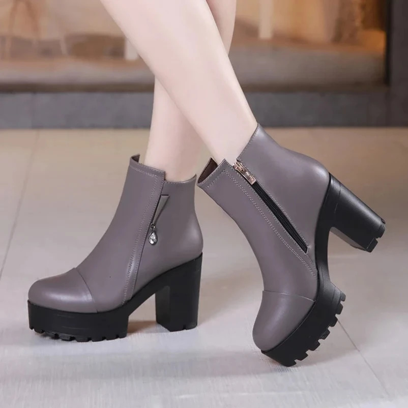 Small Size 32-43 Block High Heels Boots Women Fur Shoes Winter Soft Leather Thick Platform Ankle Boots Black Mother Office 251110