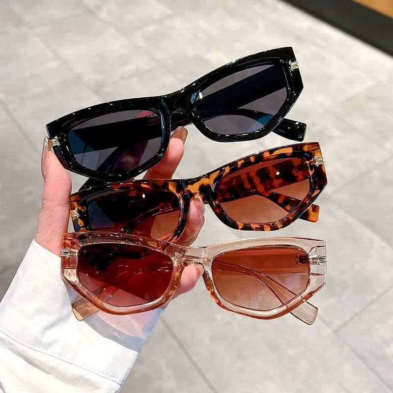 Womens Cat Eye Sunglasses 2024 Luxury Brand Designer Retro Irregular Frame Gradient Glasses UV400 Sunshade Womens SunglassesT250411