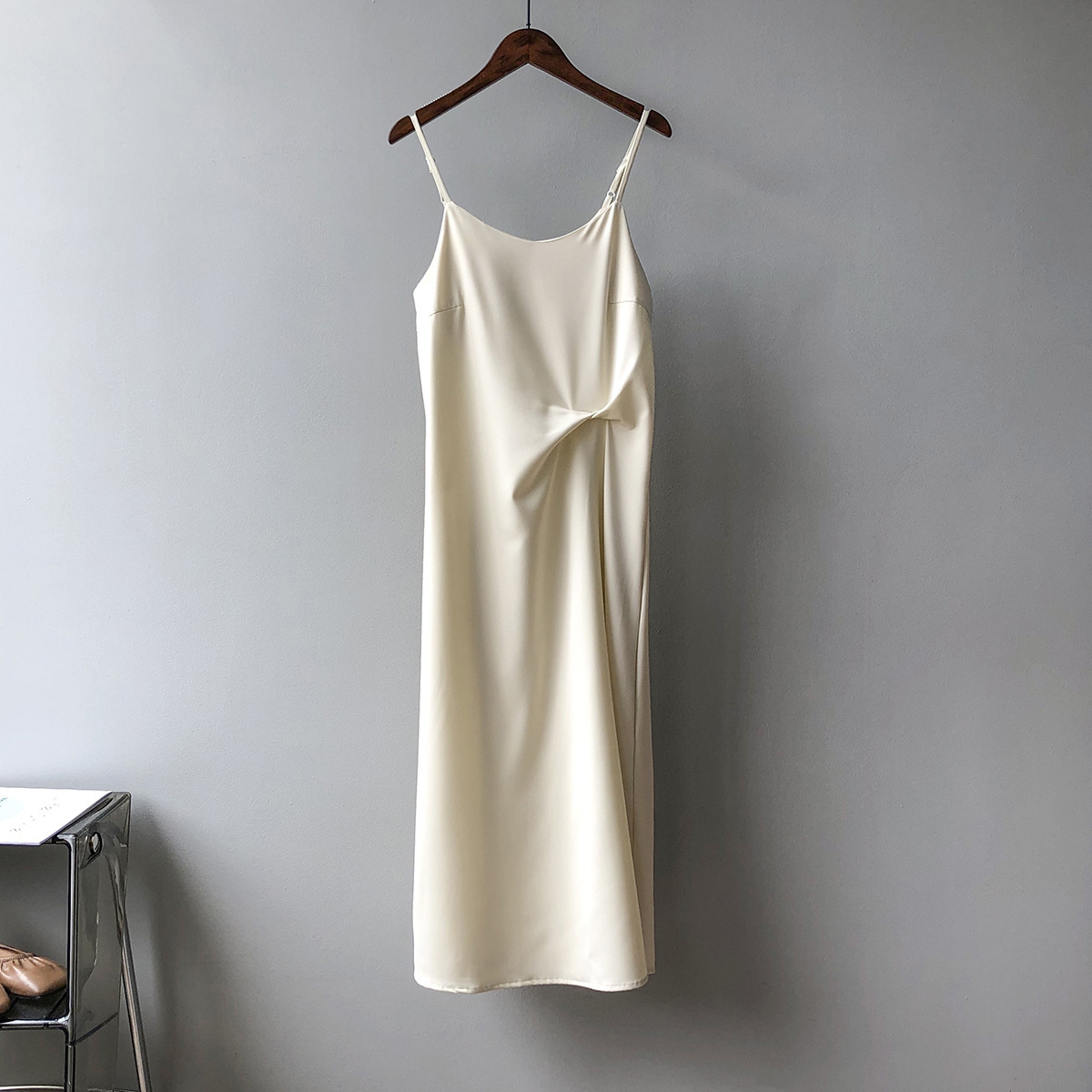 Y4160 High Quality French Retro Suspender Dress Women 2024 Summer Satin Spaghetti Strap Midi Dress