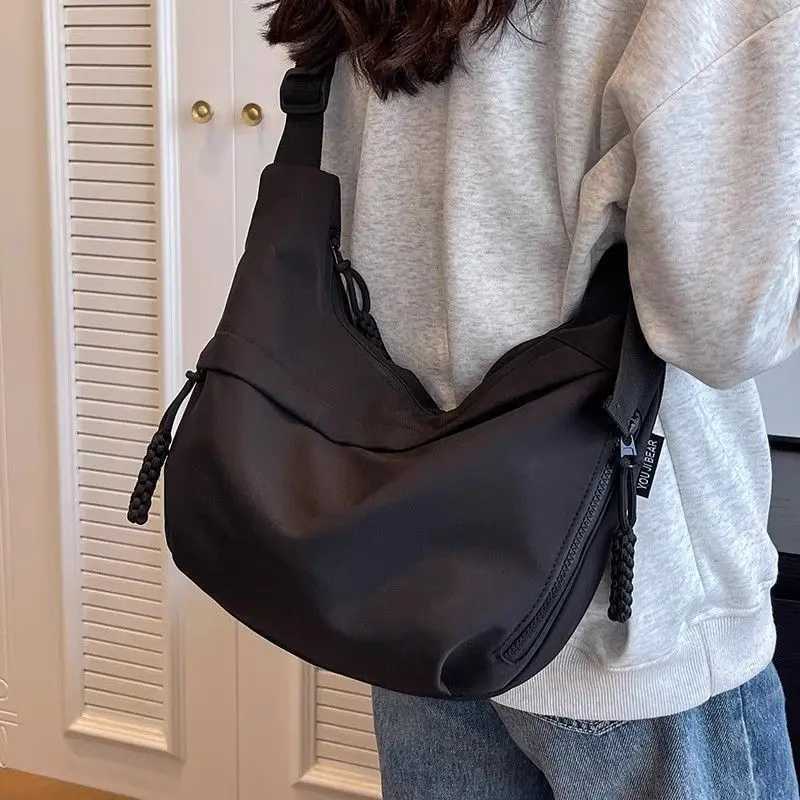 New Crossbody Bag Large Capacity Casual Shoulder Bag Versatile Nylon Dumpling Bag for Women Autumn Winter FashionT251110