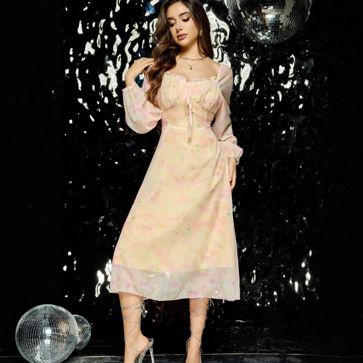 Exquisite long sleeved floral fairy with a high-end feel super beautiful appearance, covering the stomach reducing age, French autumn and winter dress