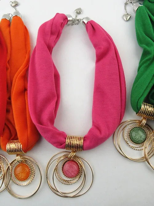 Classic Womens Pendant Necklace Ring Scarf Making DIY Scarf Size 60cm * 40cm Solid Simple Womens Scarf Accessories Wholesale 250409