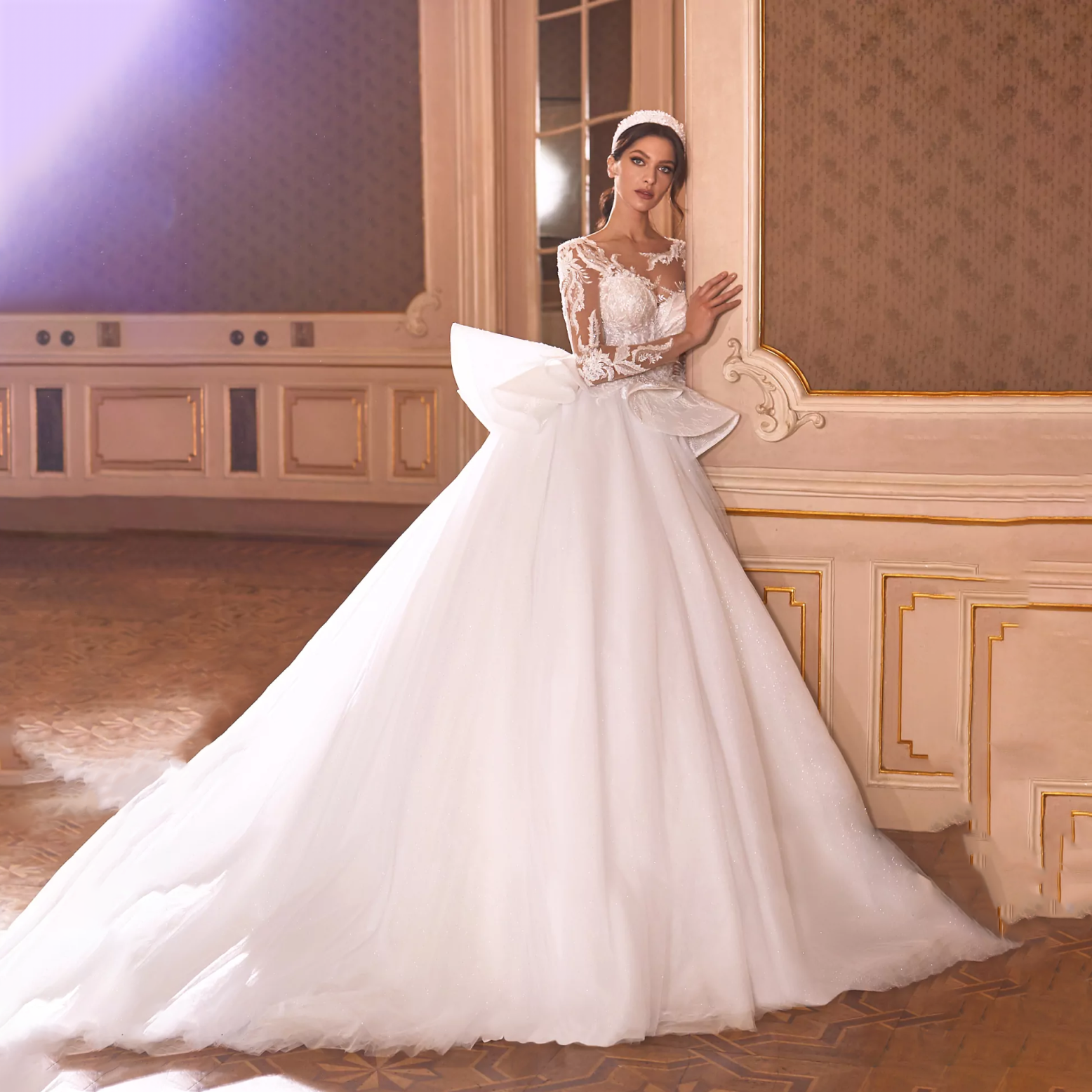 Elegant Ball Gown Lace Wedding Dresses Sexy Bridal Gowns Long-Sleeves Appliques Lace Royal Tail vestidos de fiesta Customized Plus Size H25496