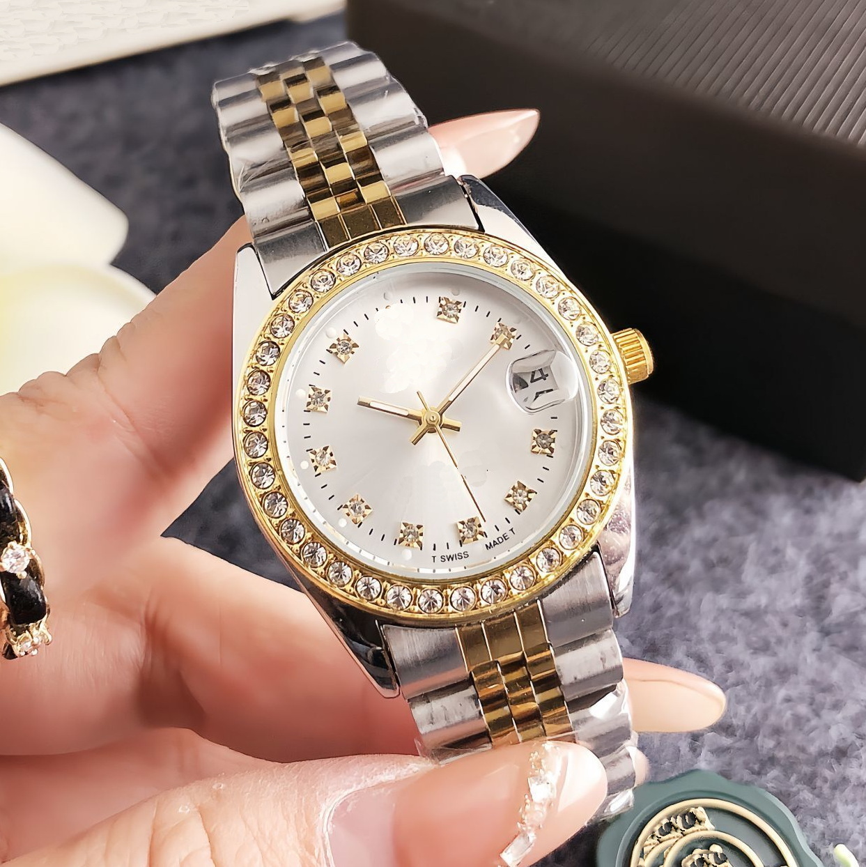 Great quality waterproof diamonds women Designer WristWatches aaa with box beautiful lady fashion casual Luxury Dial 32mm quartz Watchs no985