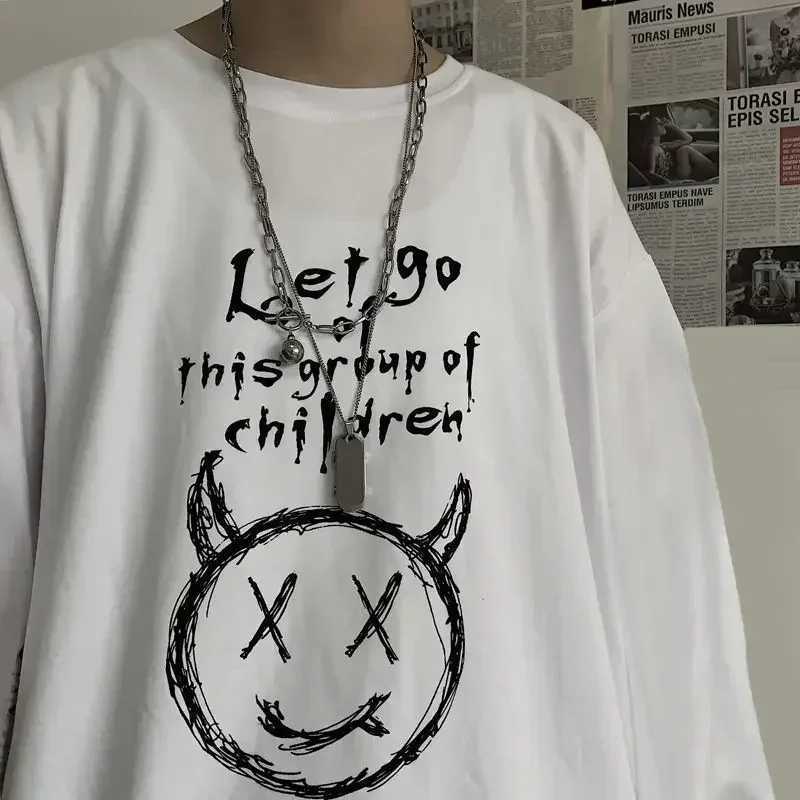 Mens autumn T-shirt Y2k streetwear oversized long sleeved anime T-shirt Harajuku Gothic retro graphic manga T-shirt M250411