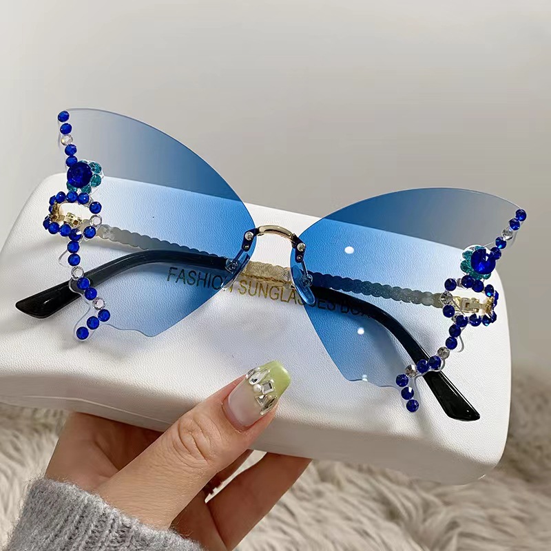 Chic Butterfly-Shaped Women's Sunglasses with Diamond Accents & No Frame