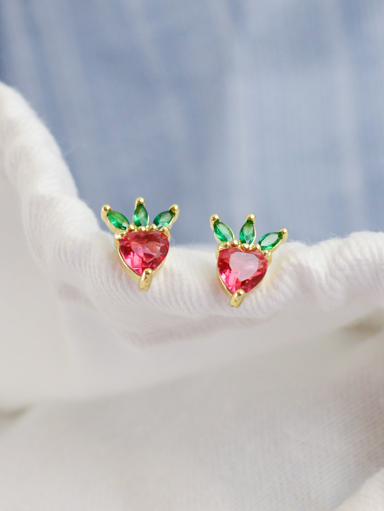Elegant Ladies' Radish-Shaped Earrings - High Gloss Finish & Vibrant Color Saturation