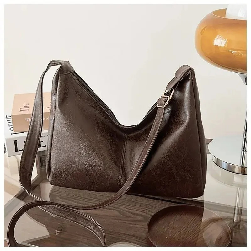 PU Leather Fashion Vintage Casual Tote Bag Maillard Stylish Crossbody Bags for Women Texture Large Capacity Temperament 251110