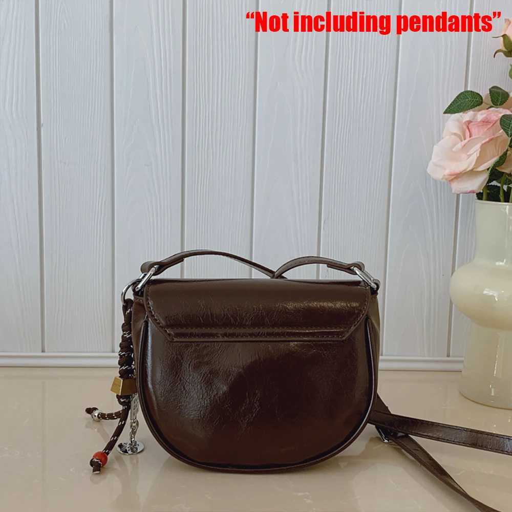 Versatile and Stylish Single-Shoulder Crossbody Bag with Exquisite Elegance Perfect for Commuting in Autumn and WinterT251110