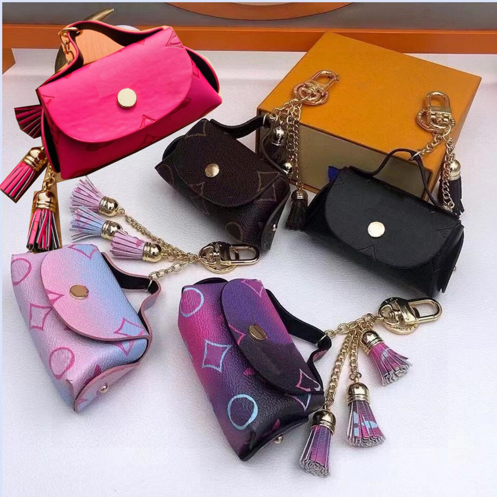 designer keychain charm Small key coin wallet easy to accompany daily Elegant chain with classic hooks zipper bag for easy storage of bills coins