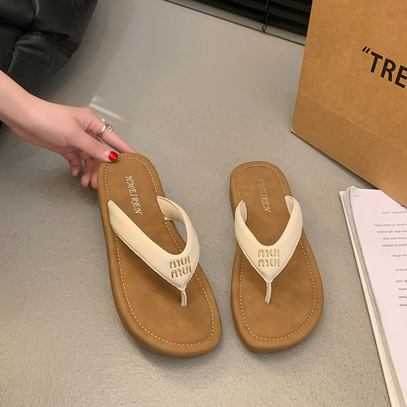 designer shoes 2025 Women's summer slippers for outdoor wear summer style Korean version all-match flip-flops with toe grip flat sole beach niche