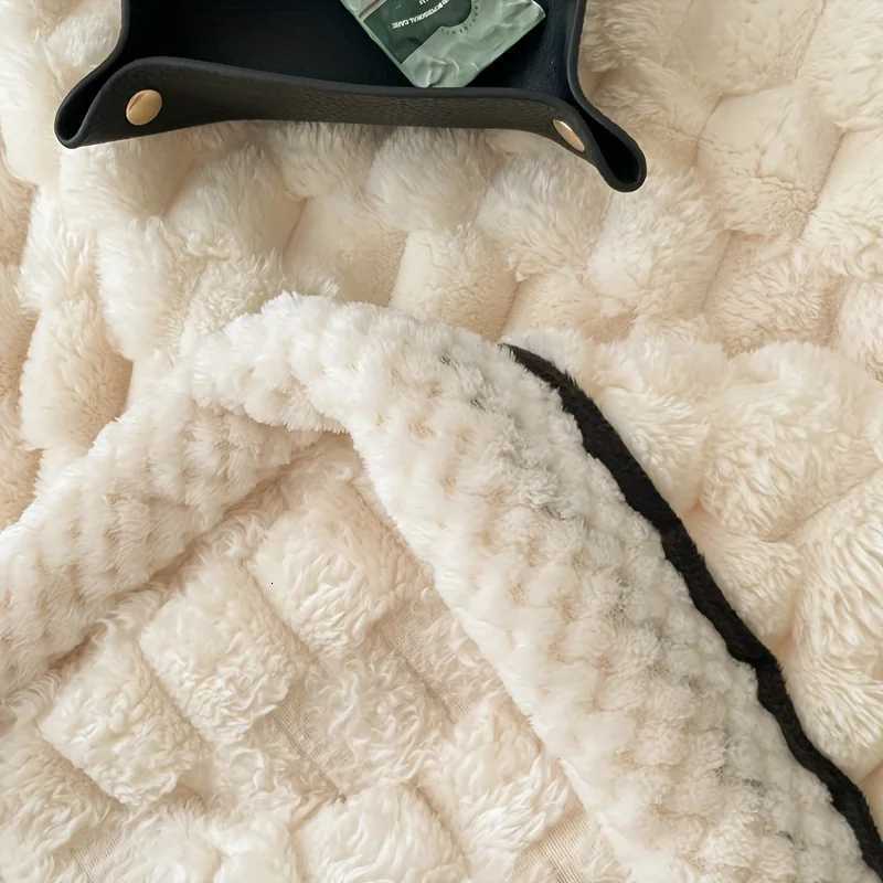 Blanket for Bed - Cozy Warm Fuzzy Blankets for Women Plush Large Fleece Throws for Girls C251111