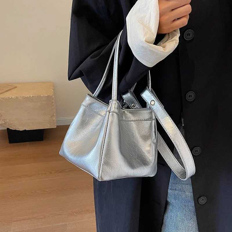 Advanced beauty style Sier Crossbody Bags womens Fi handbag short top handle leather luxury brand party handbagXJ250412