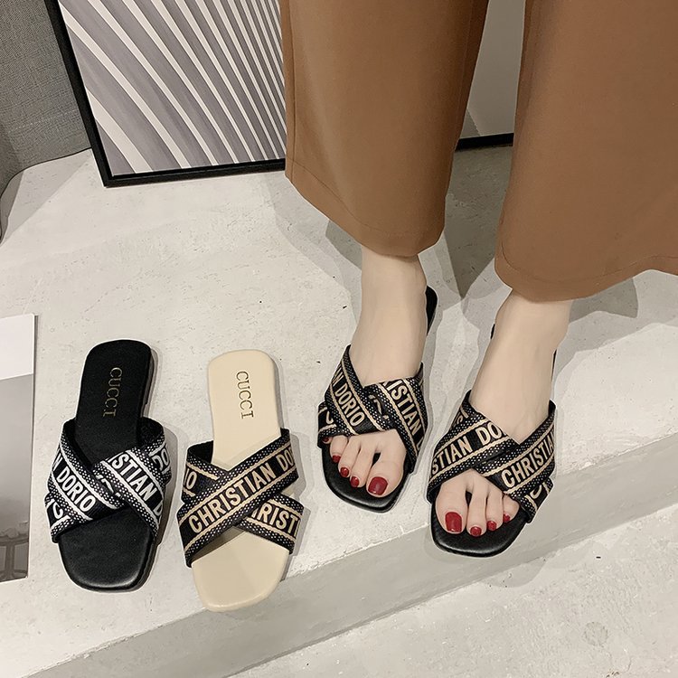 Ladies 2025 summer new foreign trade plus-size net red slippers outside Europe and the United States fashion casual everything a word flat slippers sh