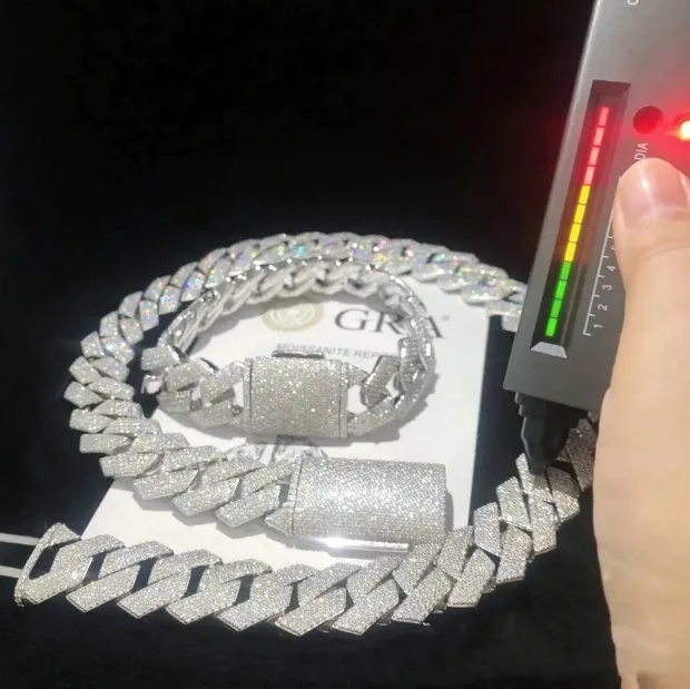Sterling Silver Hip Hop Cuban Link Chain with 18mm Iced-Out Cubic Zirconia Pendant for Men
