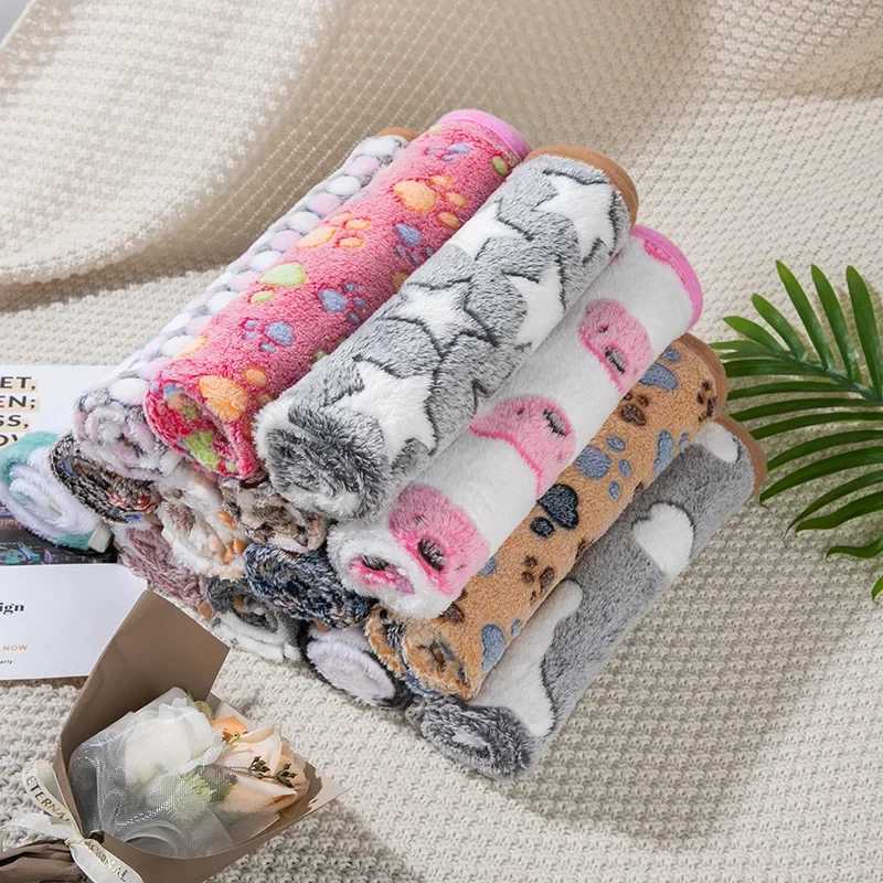Soft and fluffy coral fleece pet sleeping blanket dog blanket warm and breathable cat cover blanket comfortable dog bed sheet X250412