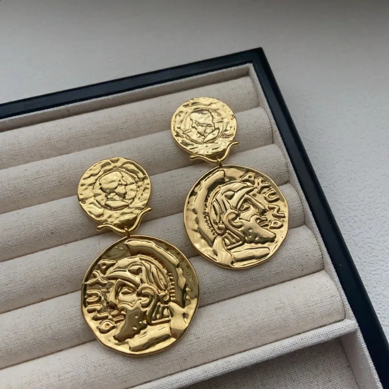 Retro Ancient Roman Coin Womens Dangle Earrings Fashion High-end Charm Unique Womens Earrings 250411
