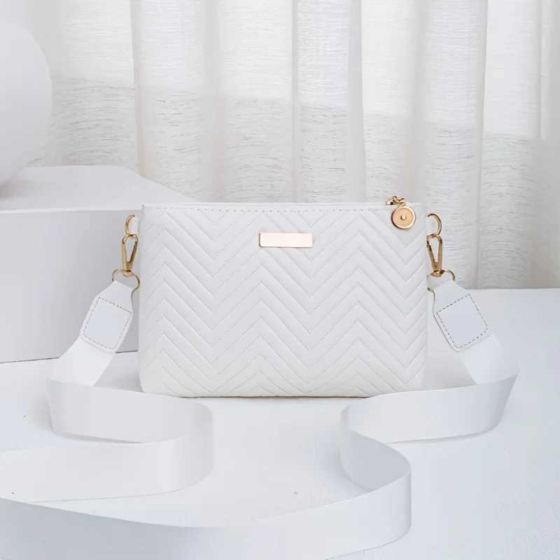 Stylish Striped Shoulder/Crossbody/Handbag with Delicate Hardware Accessories Zipper Closure Multifunctional Bag for Daily UseT2511112