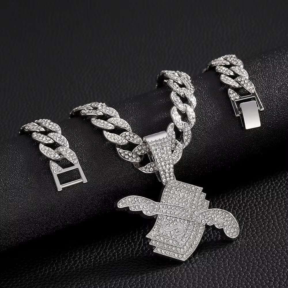 Custom Luxury Moissanite Pendant Bold Fashion Statement Accessory for Men Women Diamond Hip Hop Style Personalized Jewelry