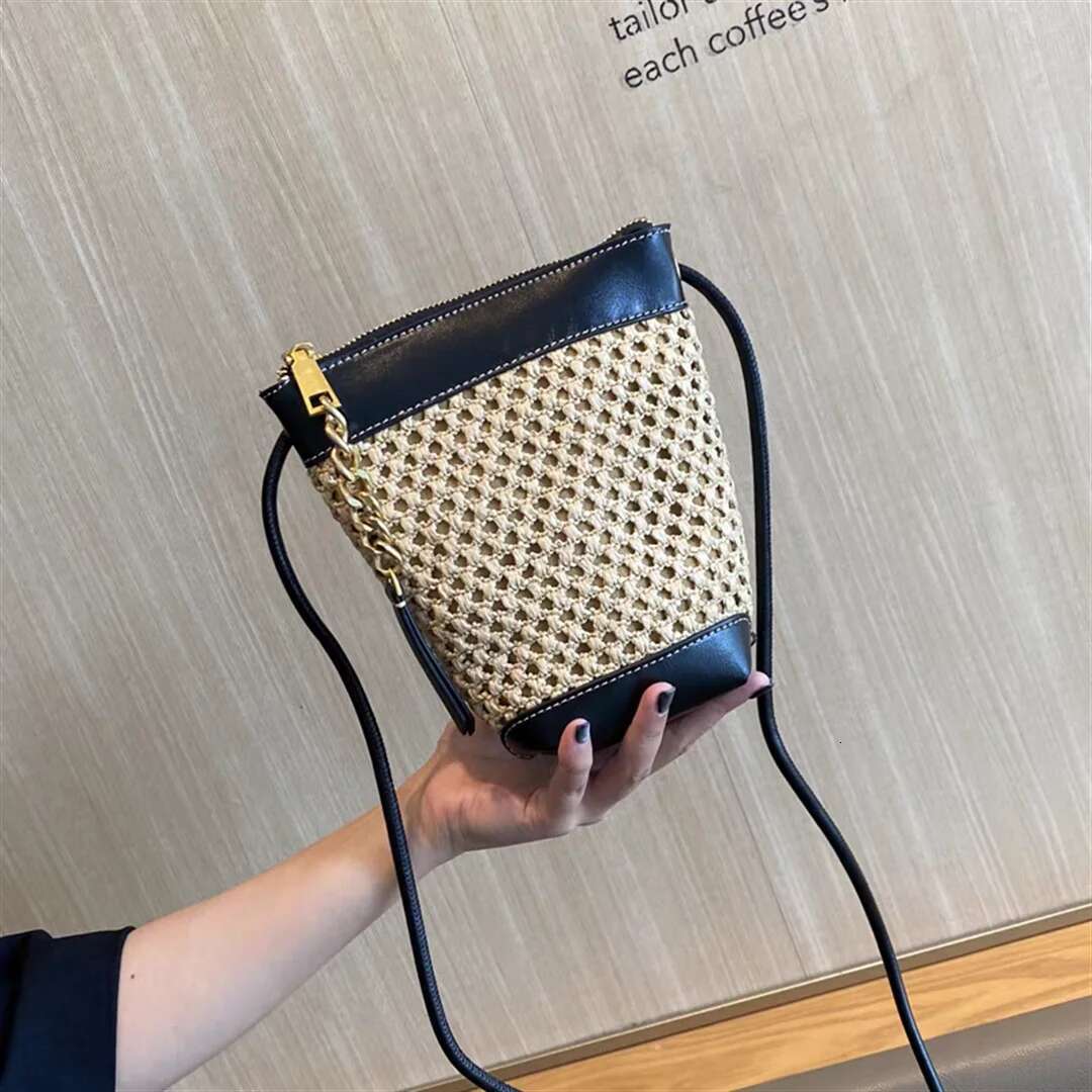 2024 New Style Cowhide Leather Crossbody Designer Casual Mobile Phone High Quality High-End Straw Basket Women Bag