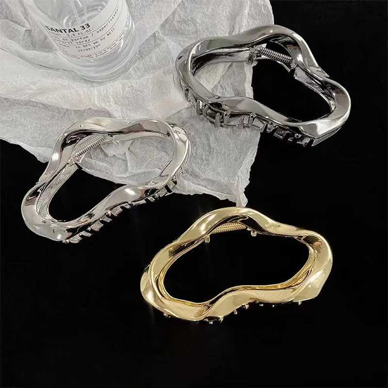 1 high-end metal white cloud shark head accessory with hair clip feminine style disc-shaped hair grab clip Y2504012