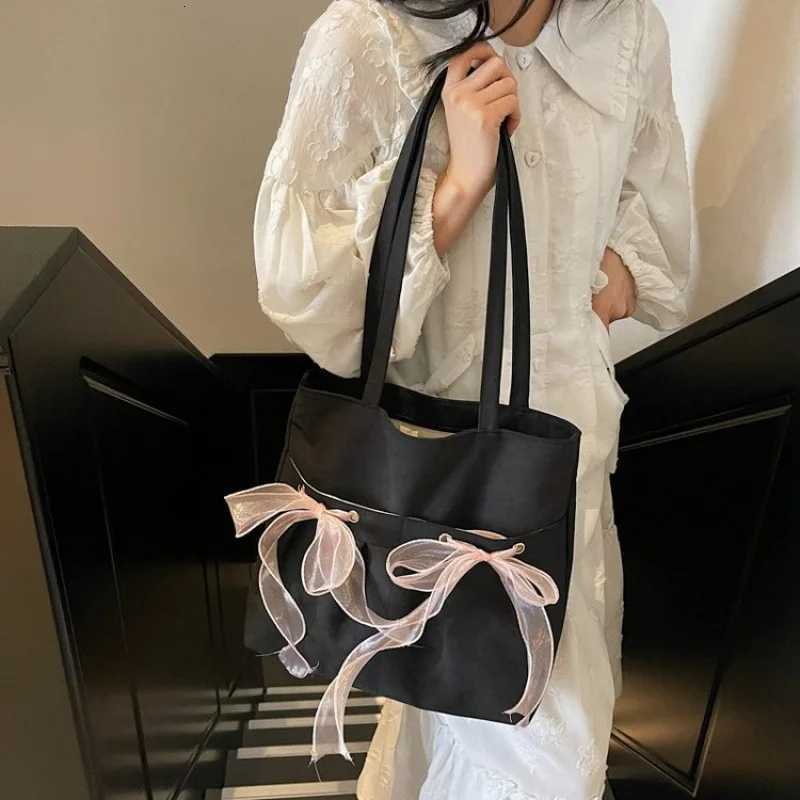 Elegant Designer Paris Fashion Messenger Bag For Women With Vintage Look And Simple Casual CommuterW251111
