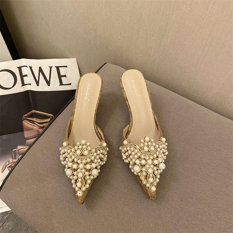 Product 2025 New Fashionable Pointed Pearl Half Dragged Thin Cool Dragging Women's Shoes, Size 42 Baotou Middle Heel Slippers