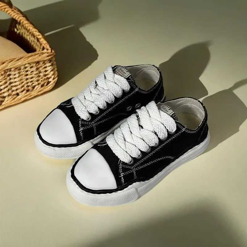 Retro slimming running shoes mesh shoes sneakers versatile and breathable casual sneakersC250411