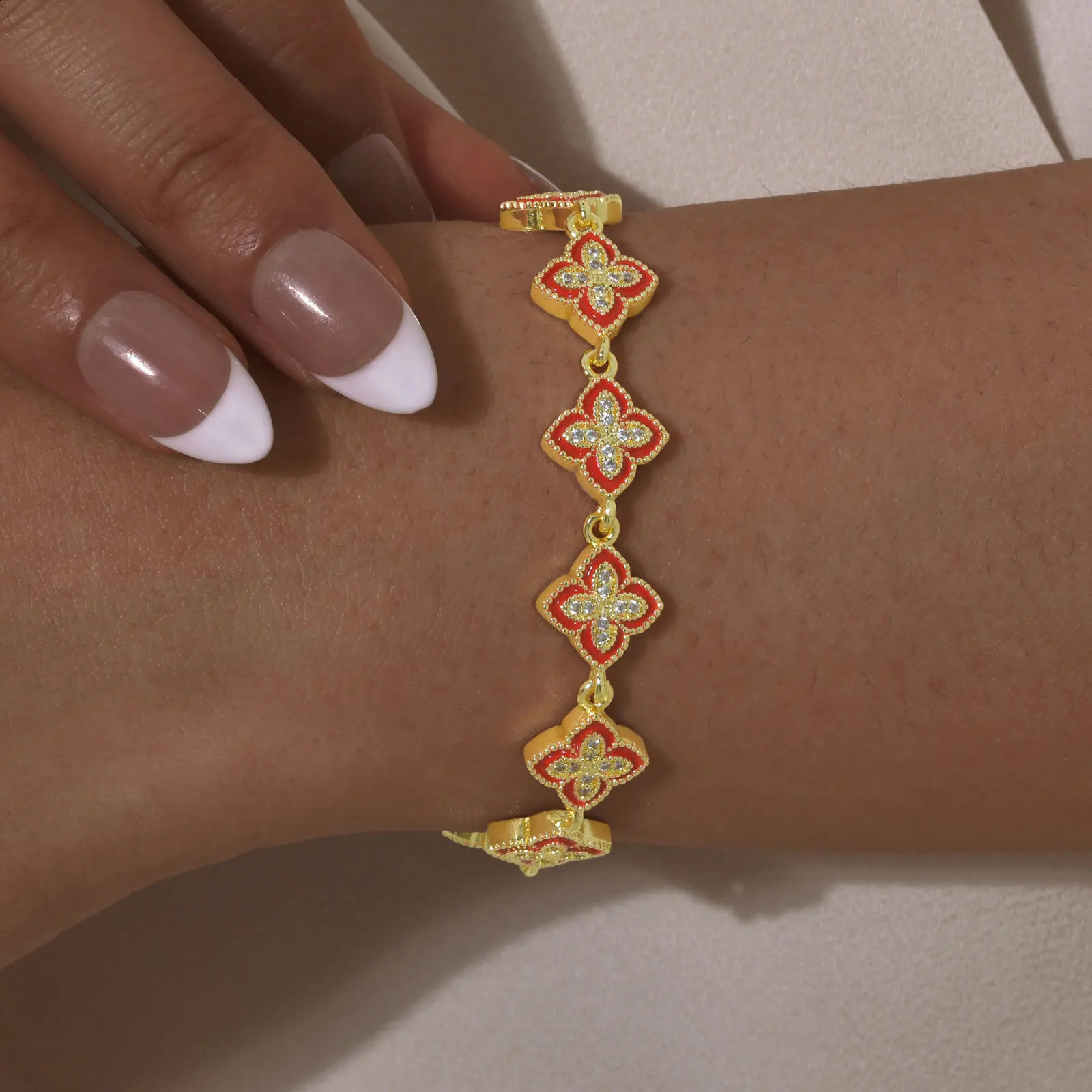 Vnox gorgeous four leaf clover bracelet Dainty zircon flower chain fashion jewelry gift for mom and girlfriend 250410